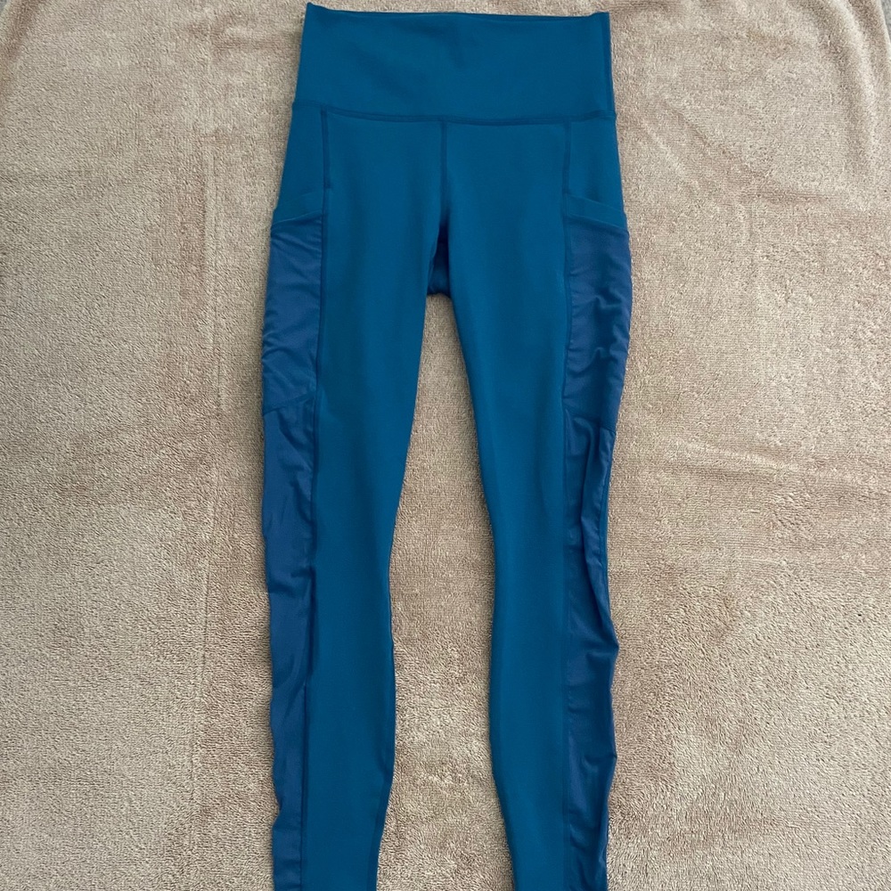 blue Fabletics leggings with pockets